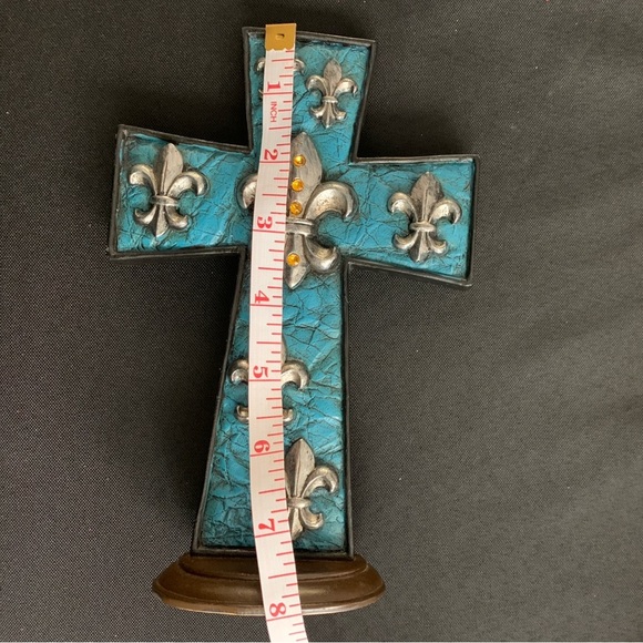 Fleur di Lis Turquoise Resin Cross. - Picture 5 of 6